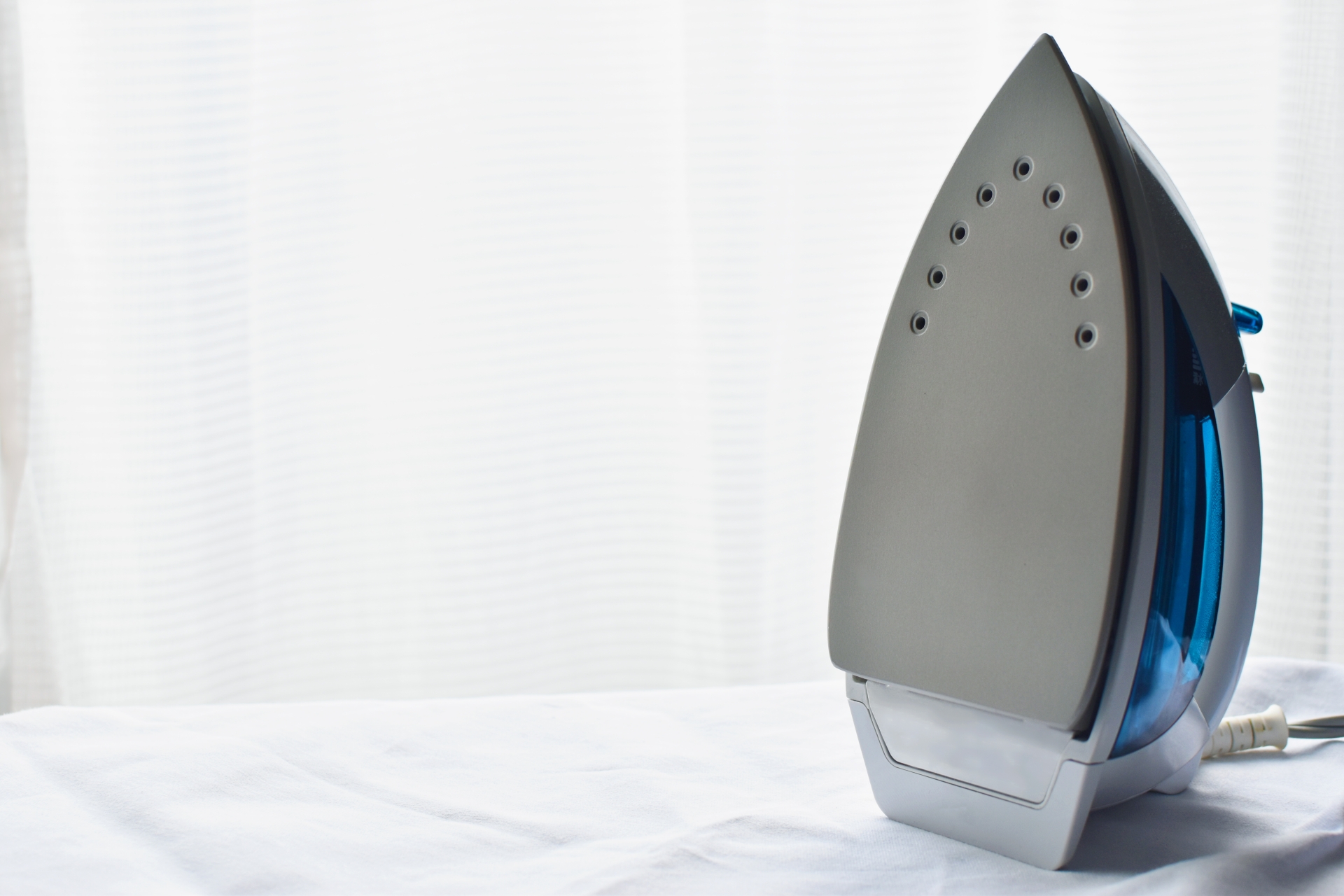 アイロンを処分する際の注意点